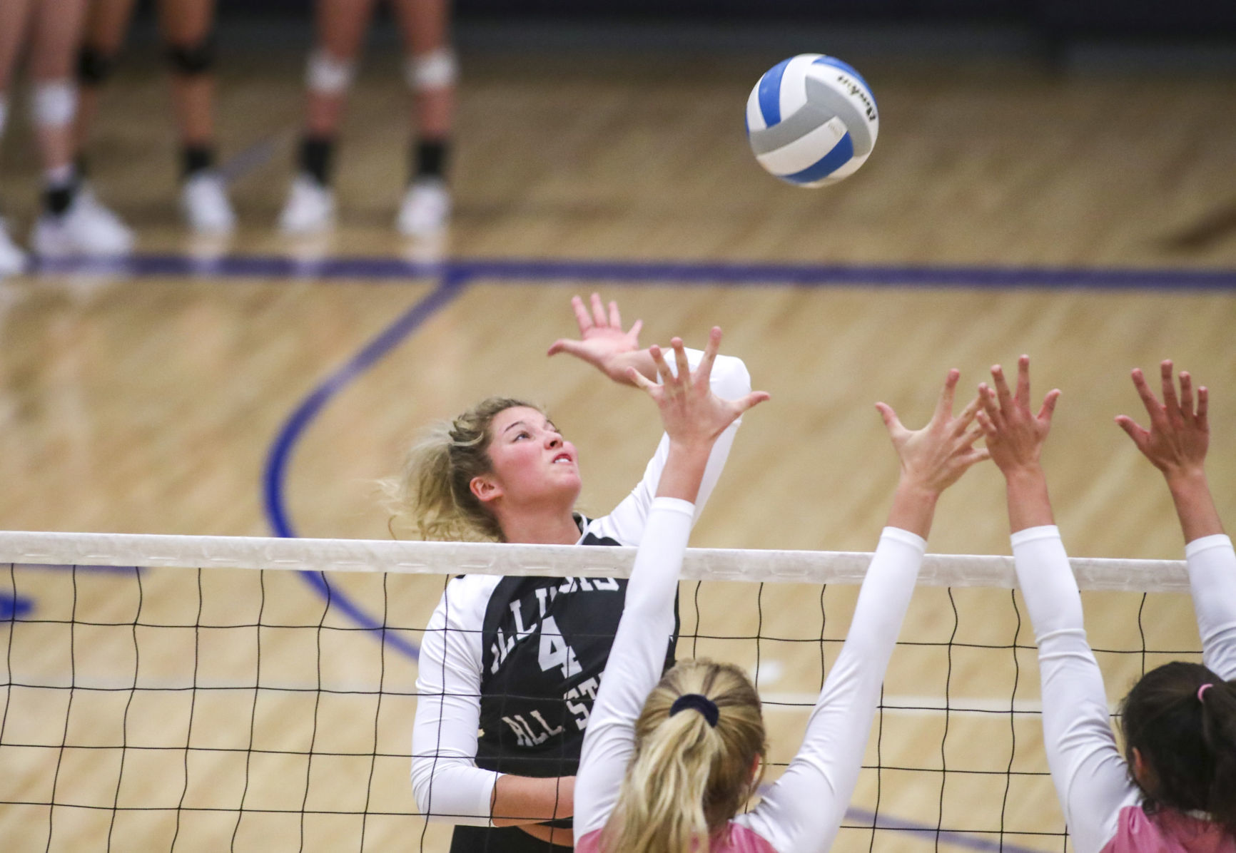 111918-volleyball-025